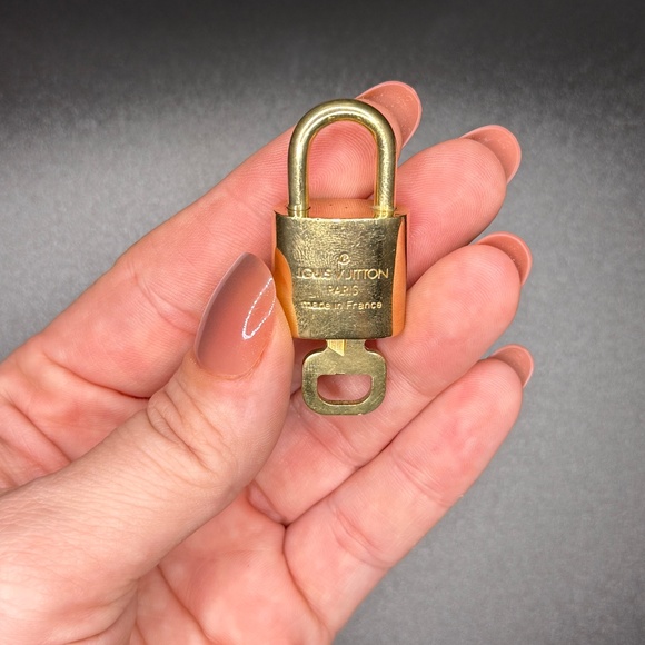 Louis Vuitton Lock & Key #309 - Great Condition - Picture 2 of 3